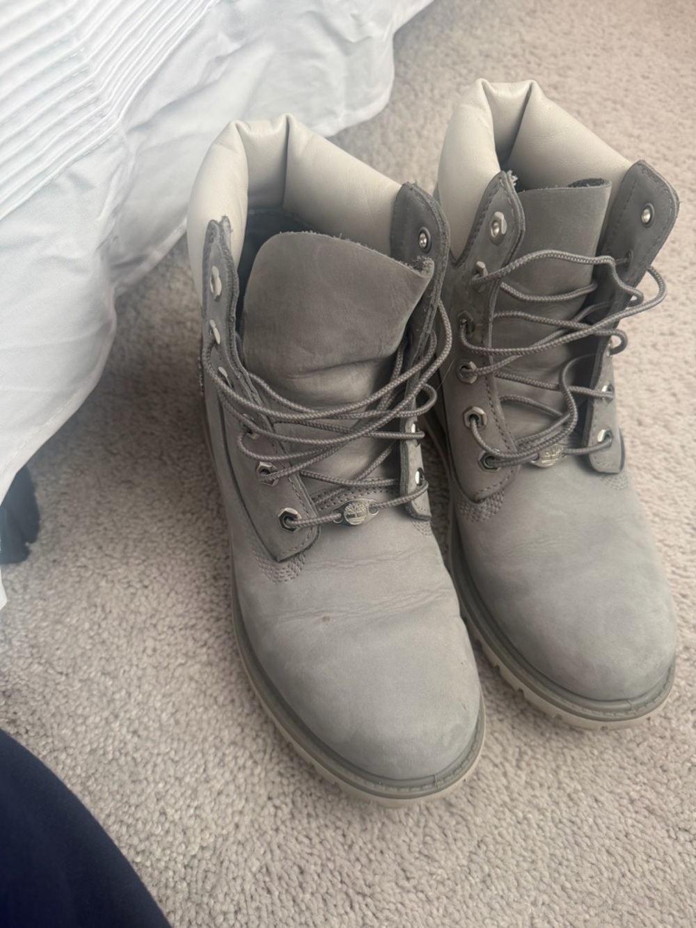 Women’s Timberland gray boots. Size 8.5 - Picture 4 of 9